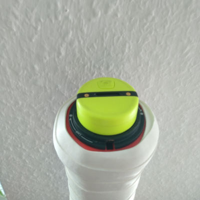 Der Zepp Tennis Sensor am Schläger