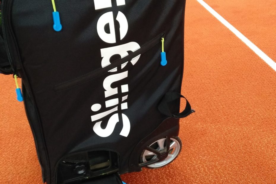 Slinger Bag Tennis Ballmaschine von der Seite