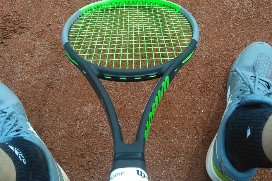 Asics Tennis Schuhe und Wilson Schläger
