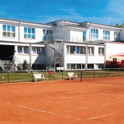 RacketInn Sporthotel Sandplatz Vorbereitung Hamburg