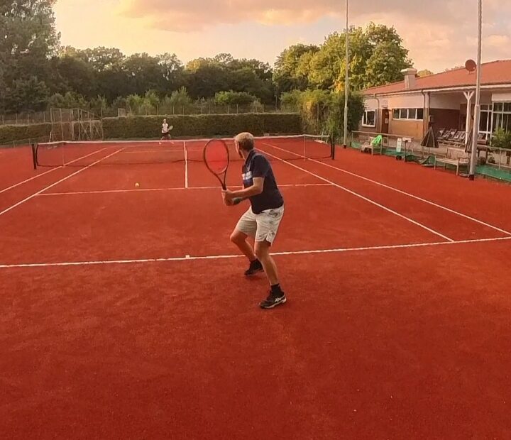 Kirschbaum Flash mit Black Shark Profil im Training