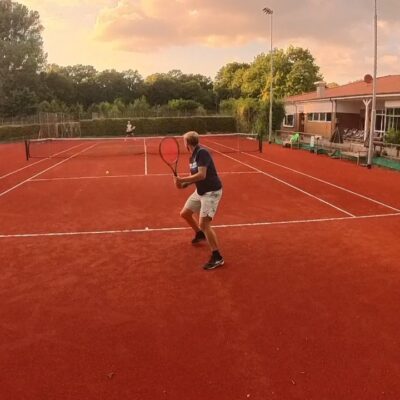 Kirschbaum Flash mit Black Shark Profil im Training