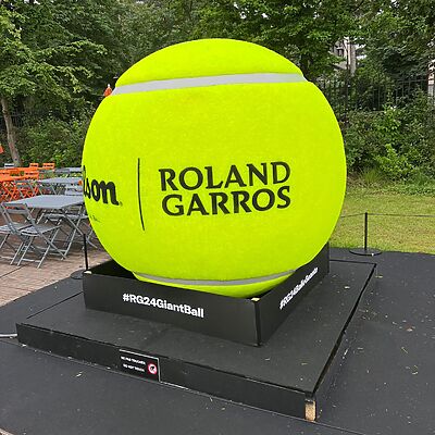 Riesiger Roland Garros Ball